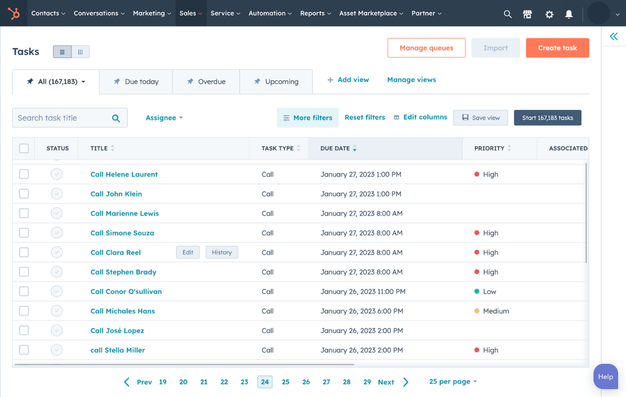 Interface du logiciel de suivi des appels de HubSpot montrant une liste d'appels devant être passés et à quelle date